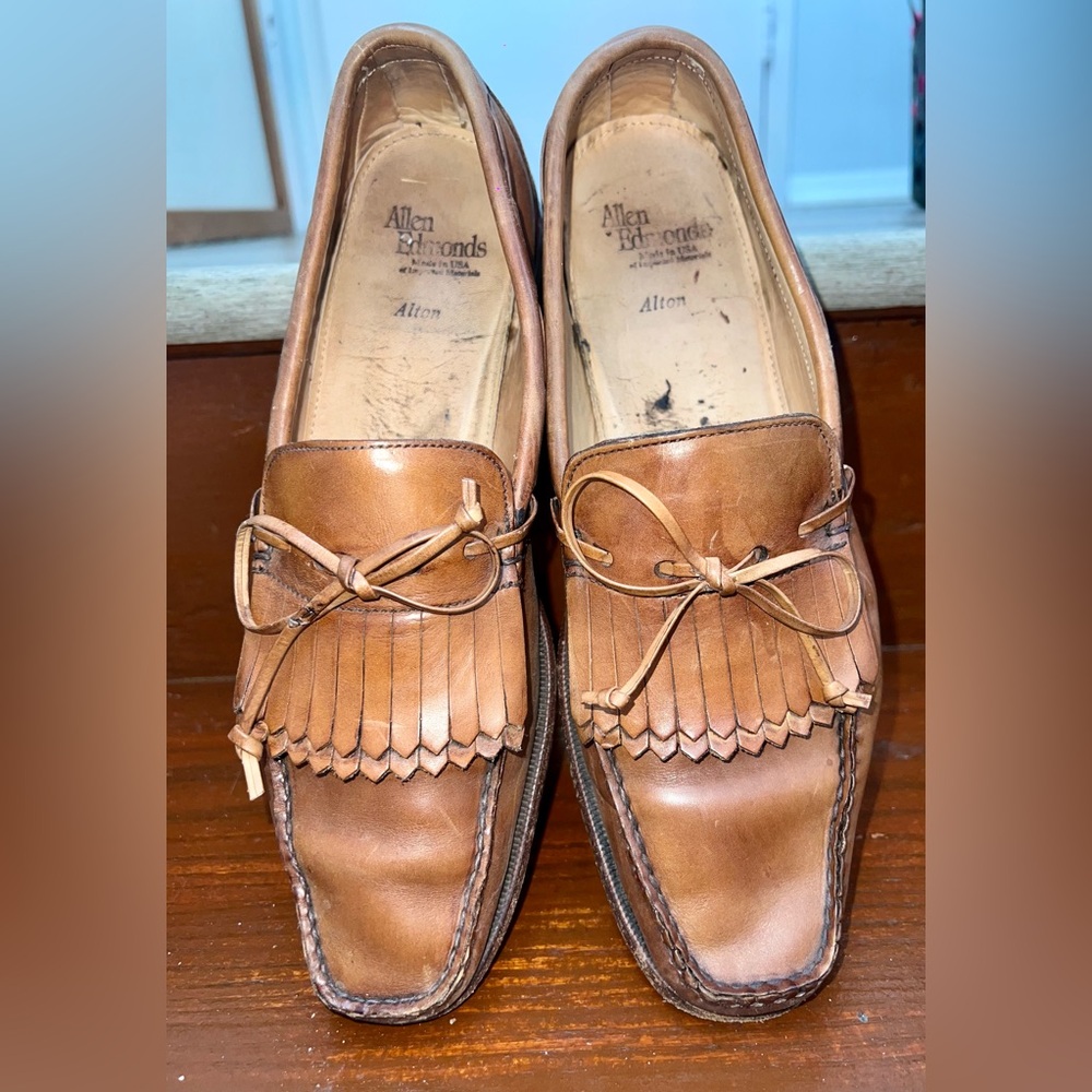 Leather Allen Edmonds tassel loafers